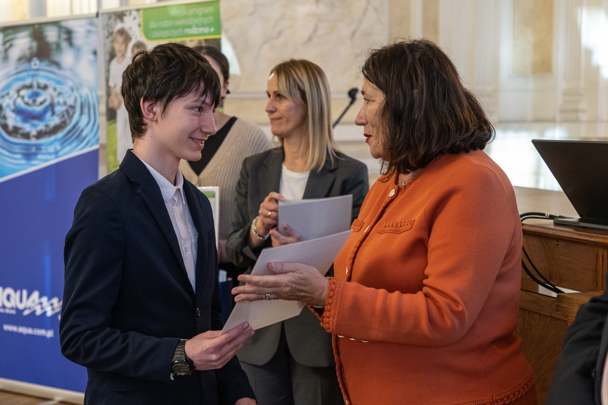 na zdjęciu stypendyści 