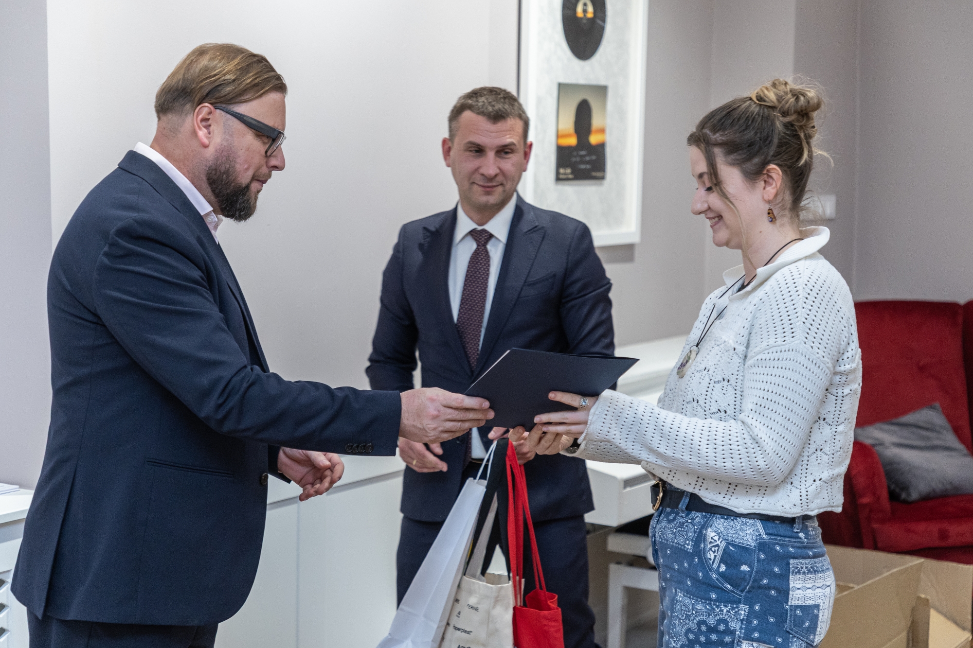 na zdjęciu osoby podczas uroczystości