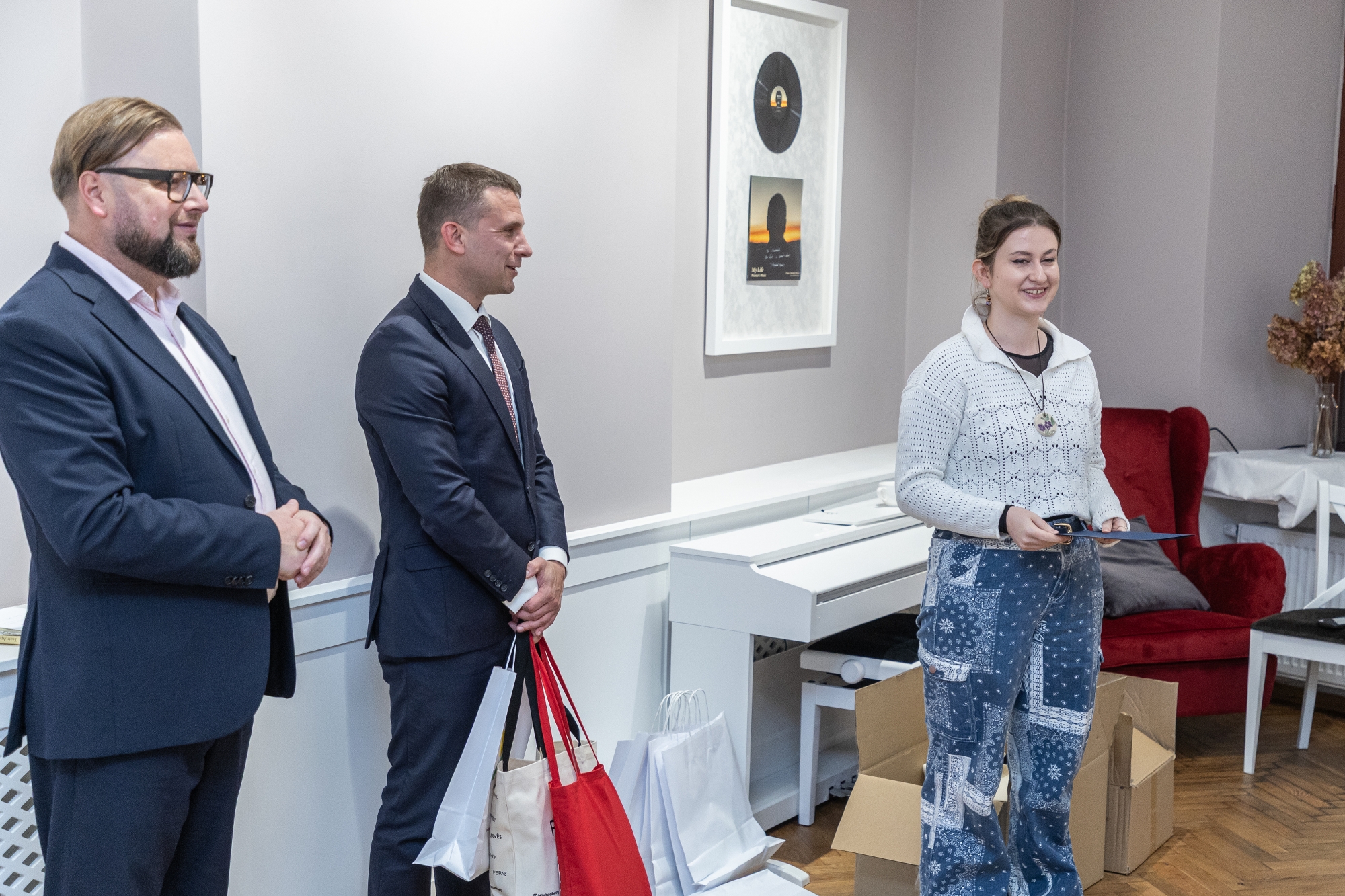 na zdjęciu osoby podczas uroczystości