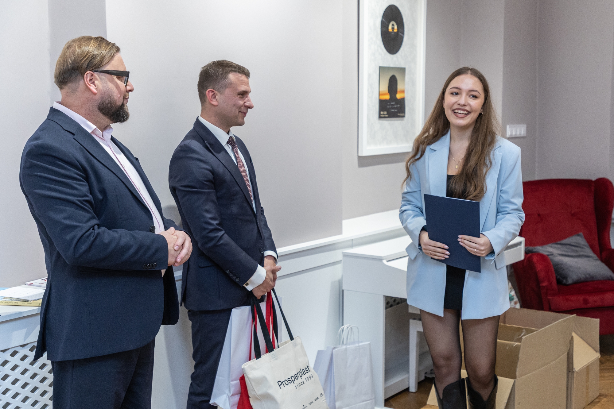 na zdjęciu osoby podczas uroczystości