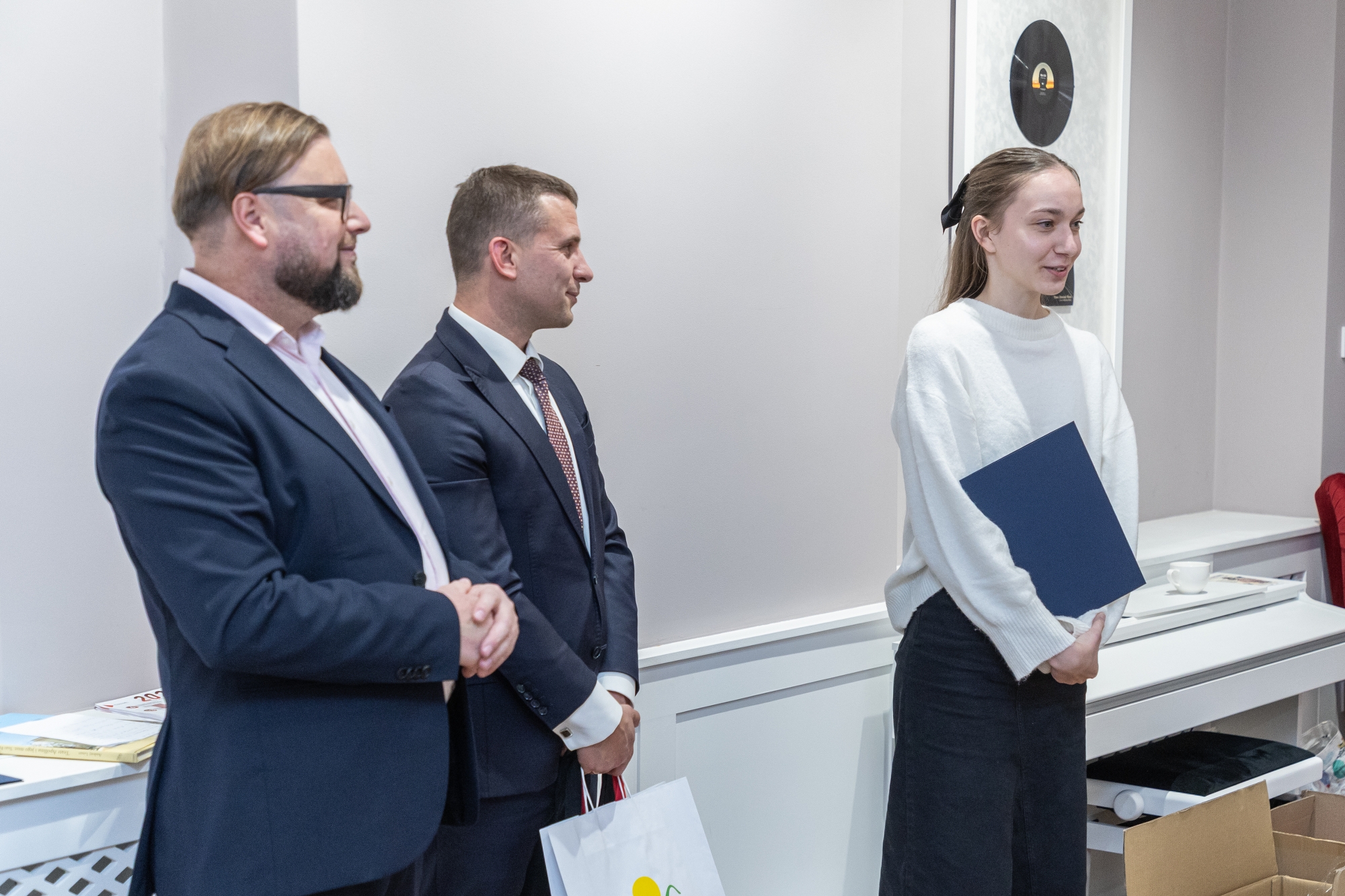 na zdjęciu osoby podczas uroczystości