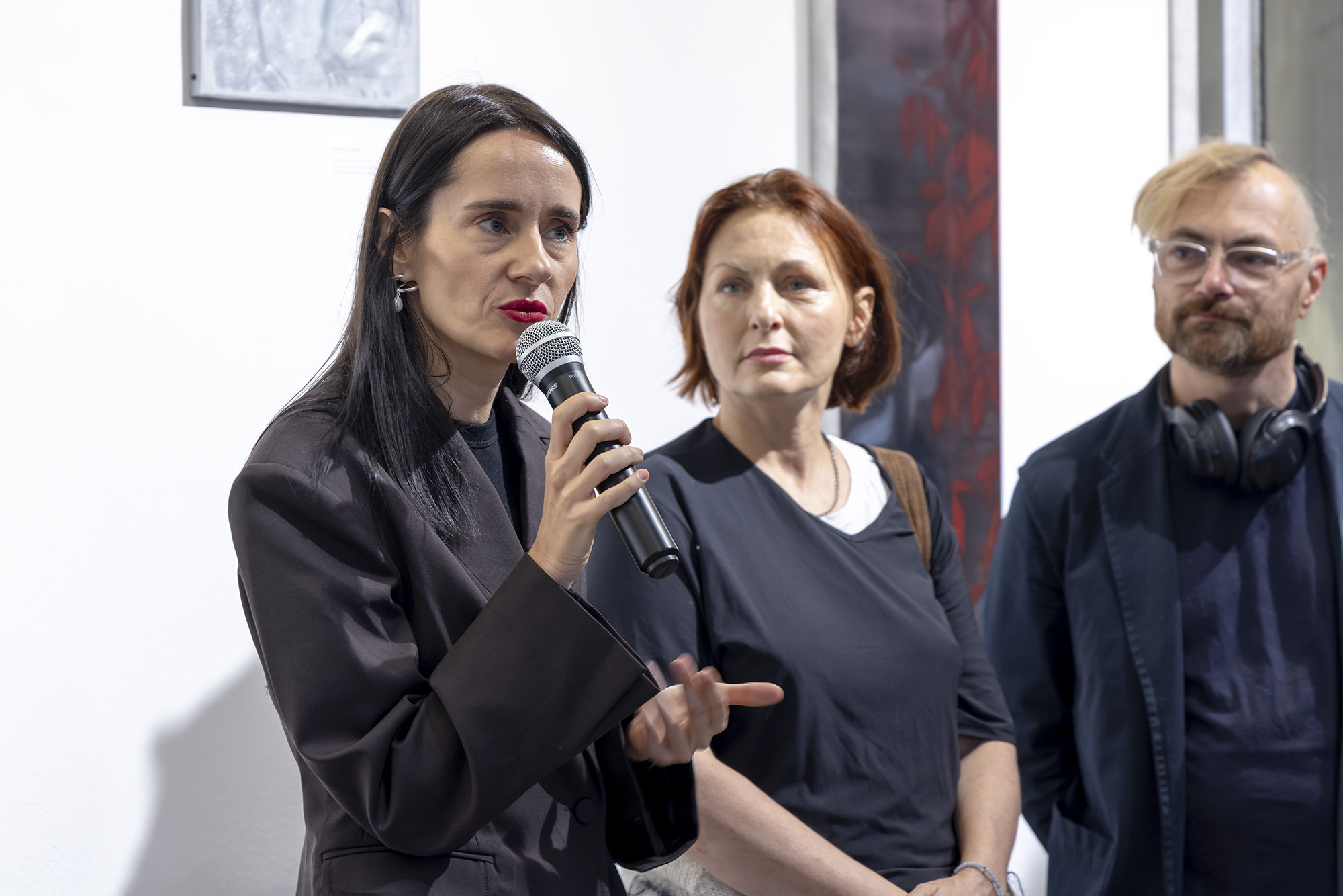 Na zdjęciu oprowadzanie artystyczno-kuratorskie