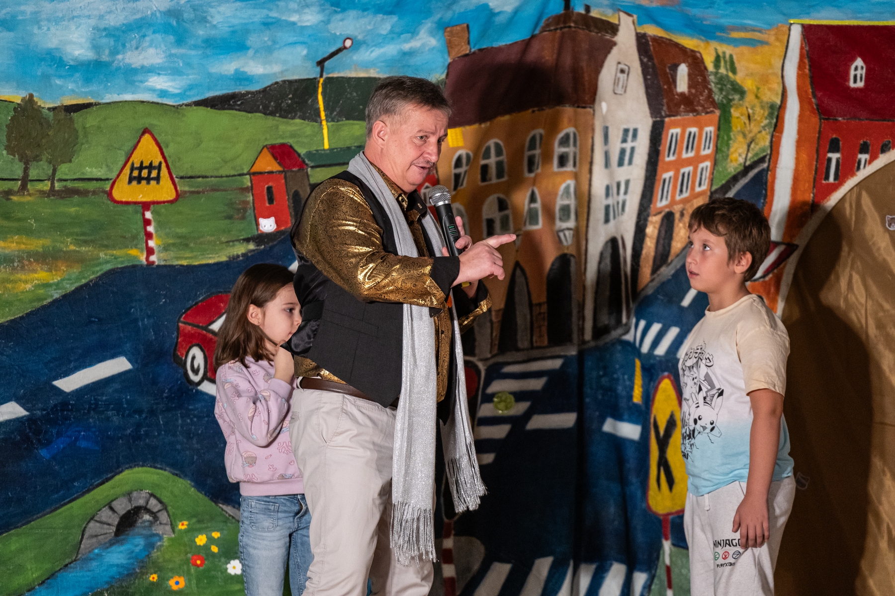 na zdjęciu osoby podczas spotkania