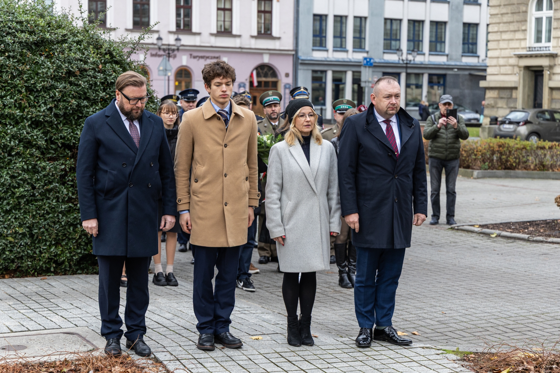 na zdjęciu osoby podczas świętowania