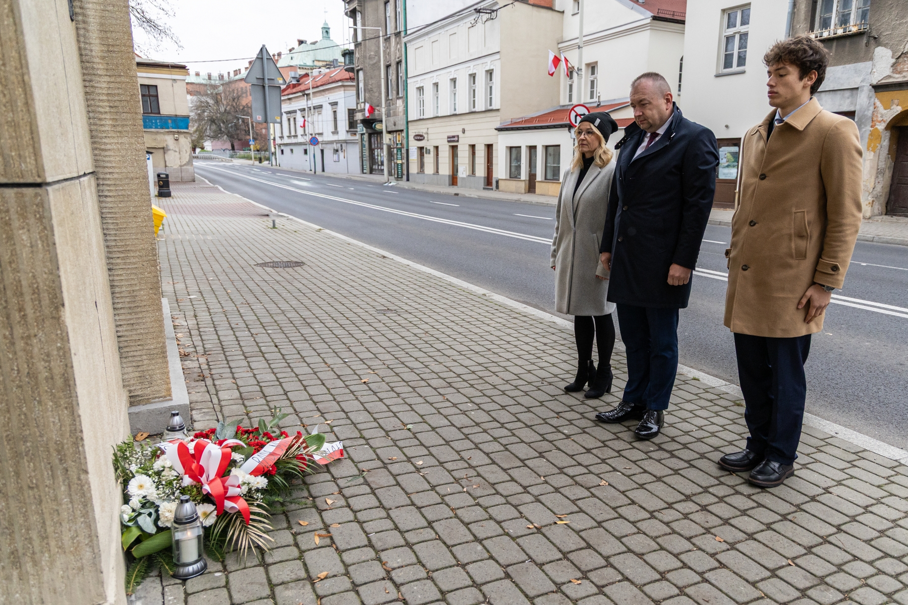 na zdjęciu osoby podczas świętowania