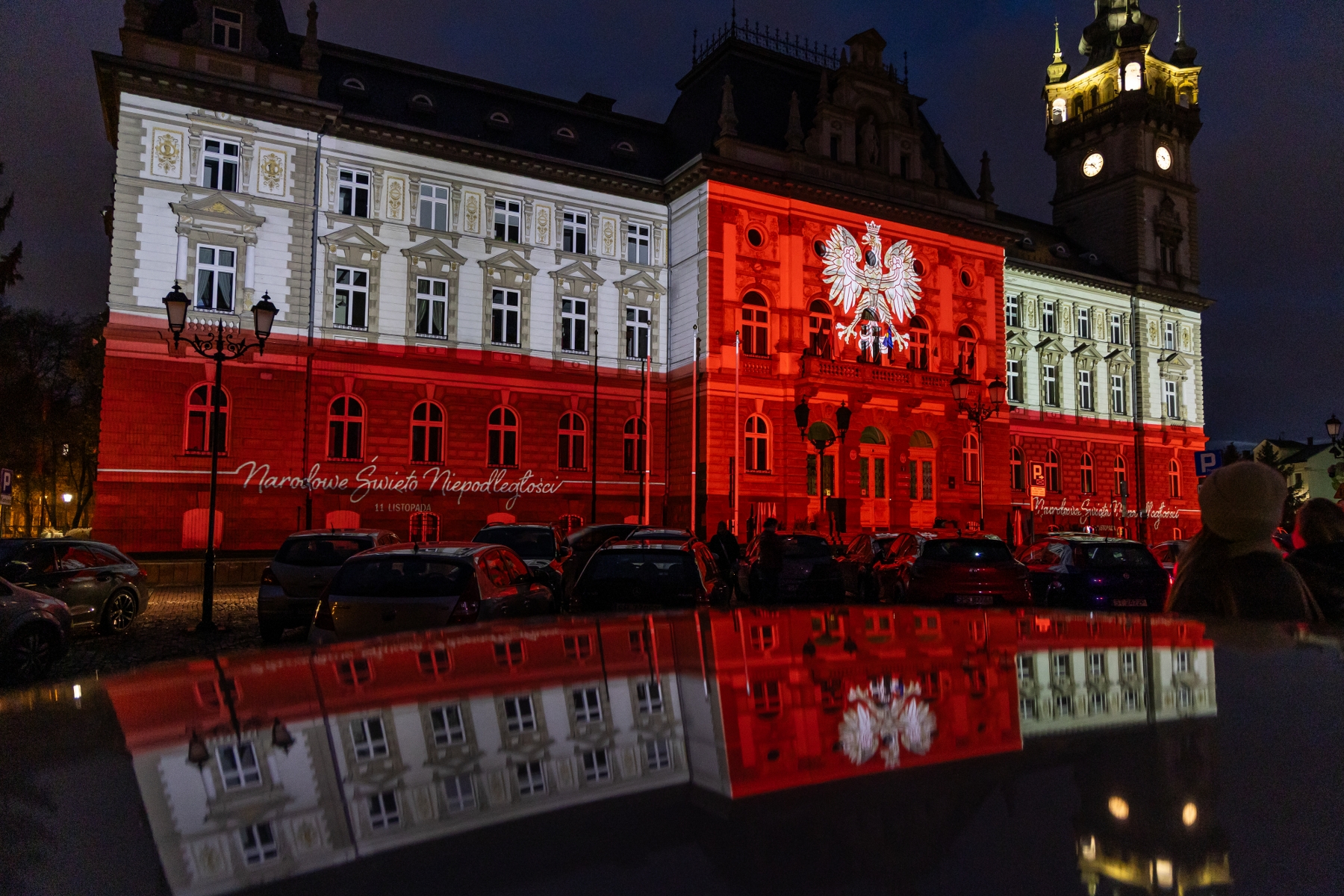 na zdjęciu osoby podczas świętowania