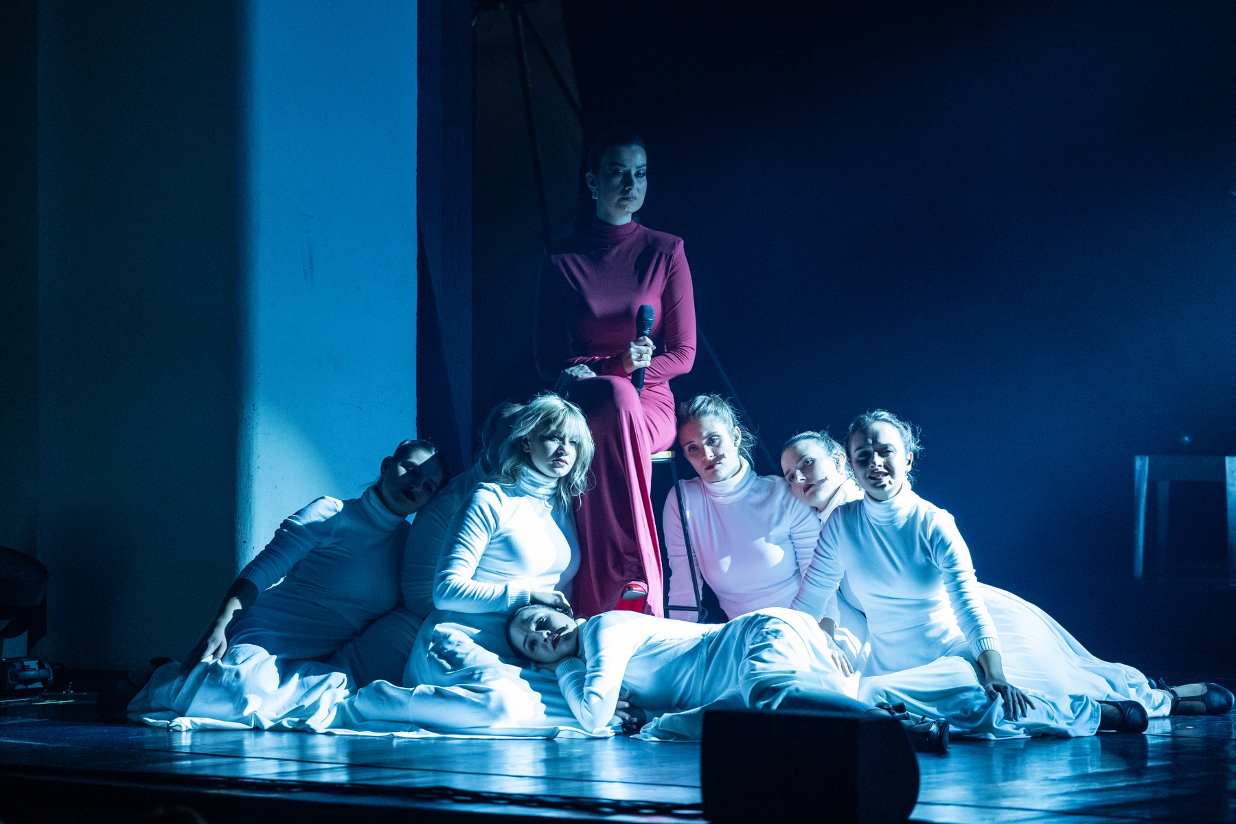 na zdjęciu osoby podczas świętowania