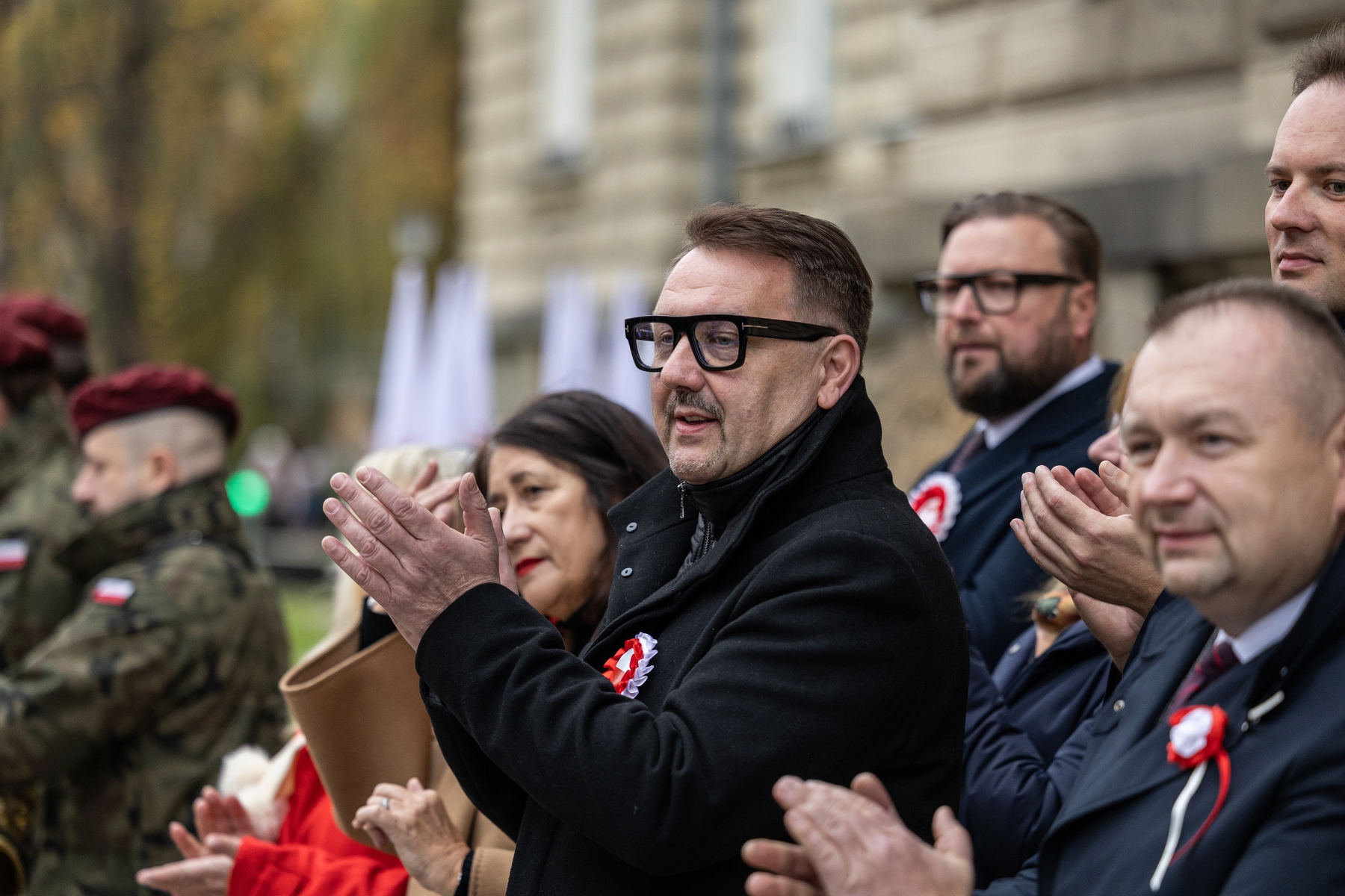na zdjęciu osoby podczas świętowania