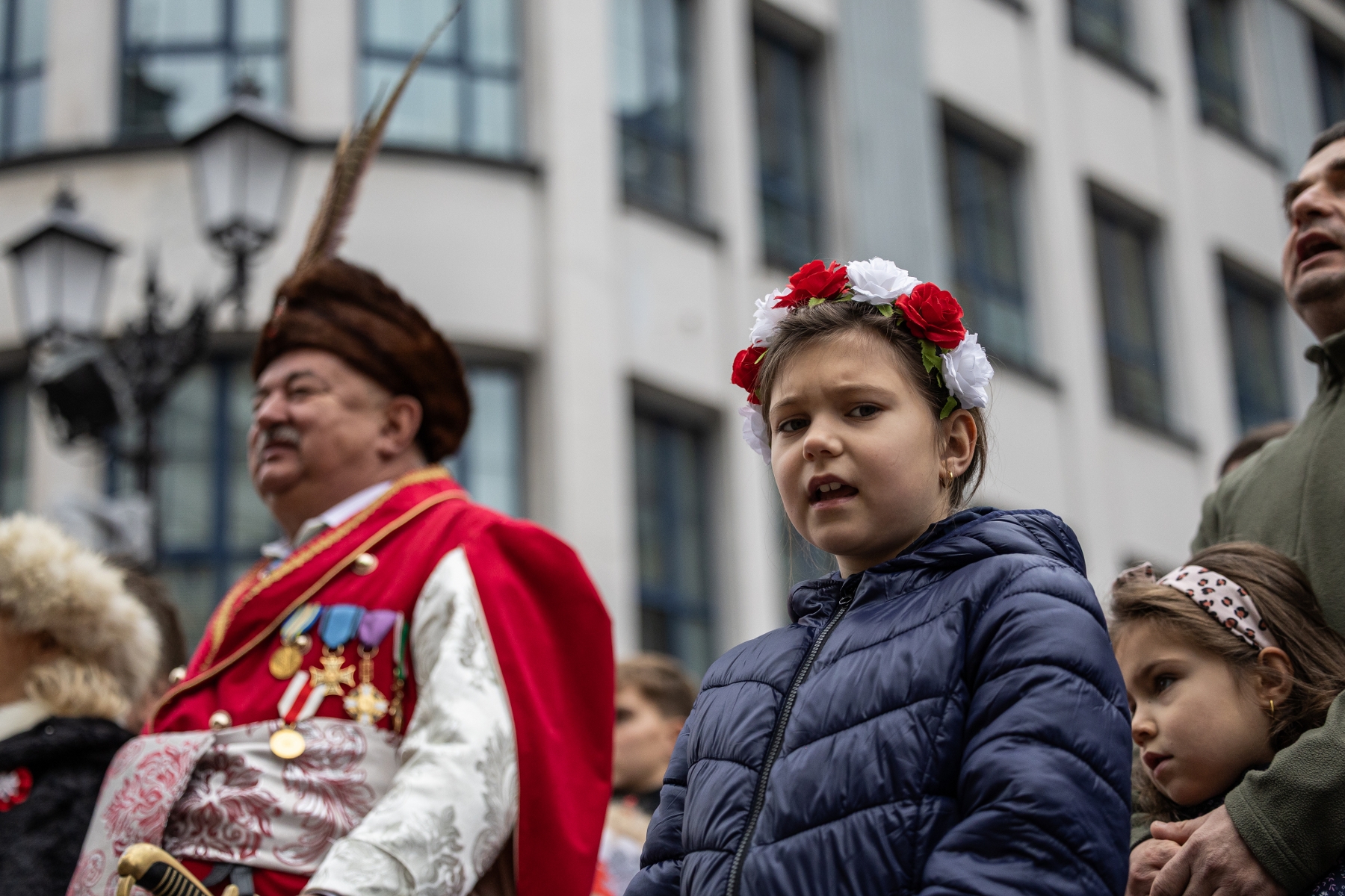 na zdjęciu osoby podczas świętowania