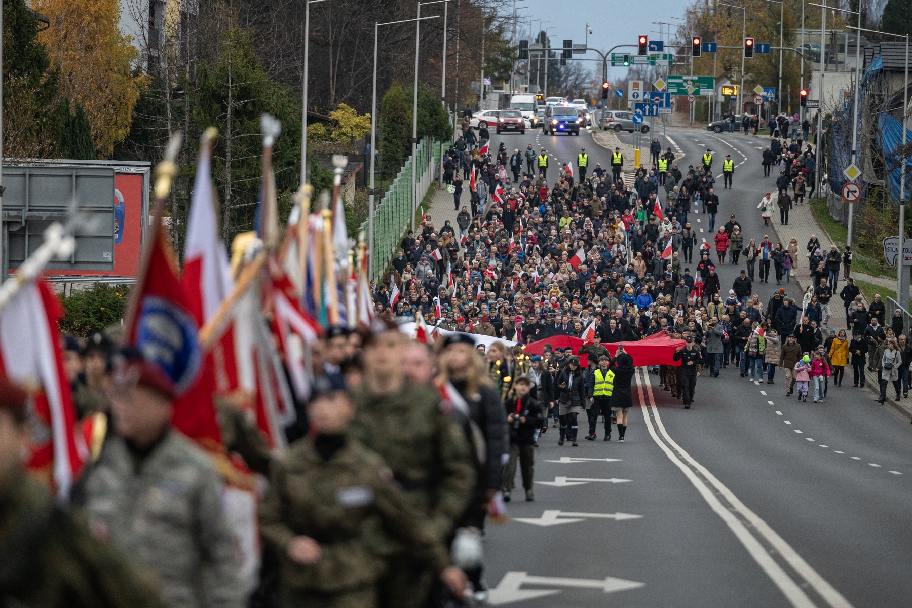 na zdjęciu osoby podczas świętowania