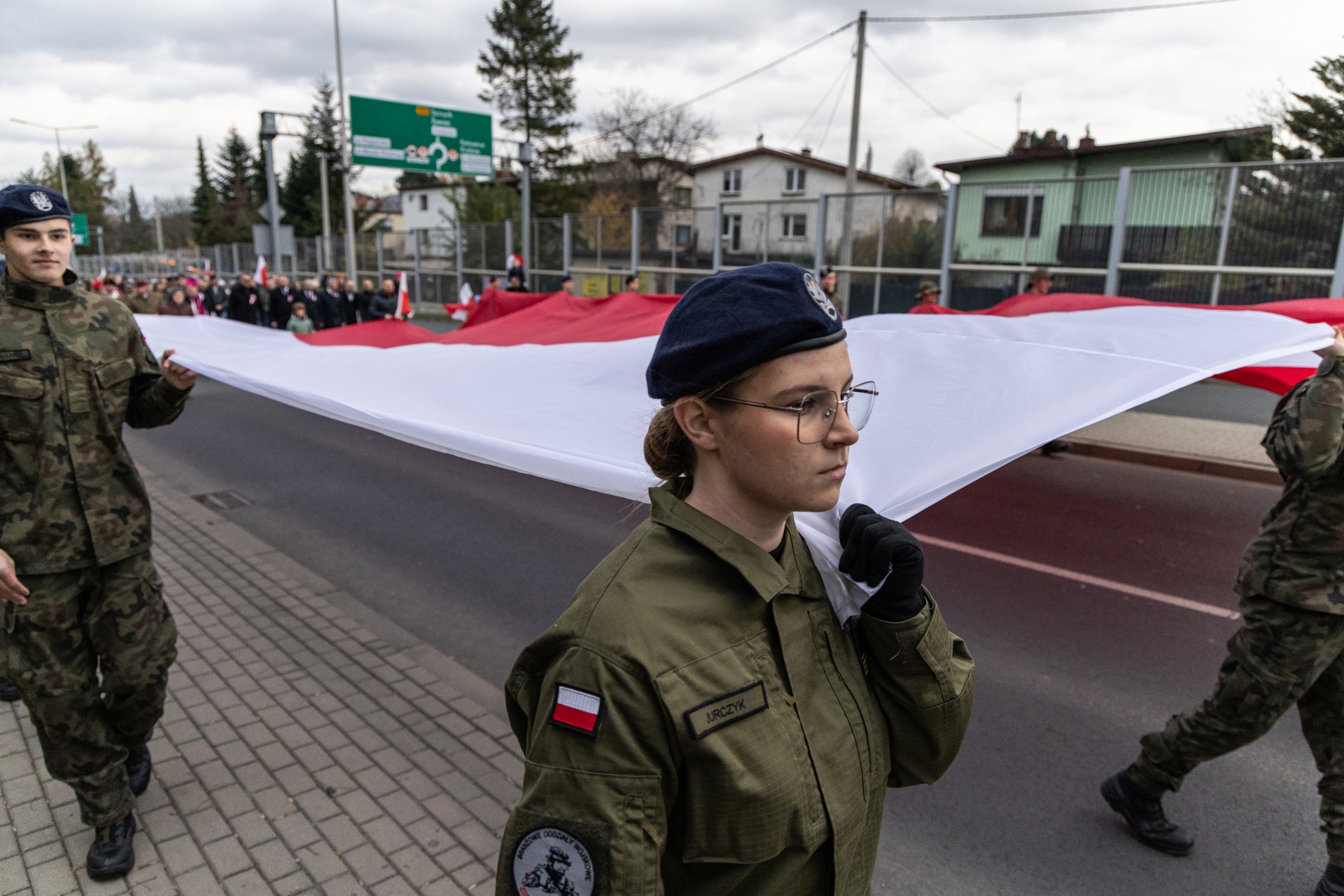 na zdjęciu osoby podczas świętowania