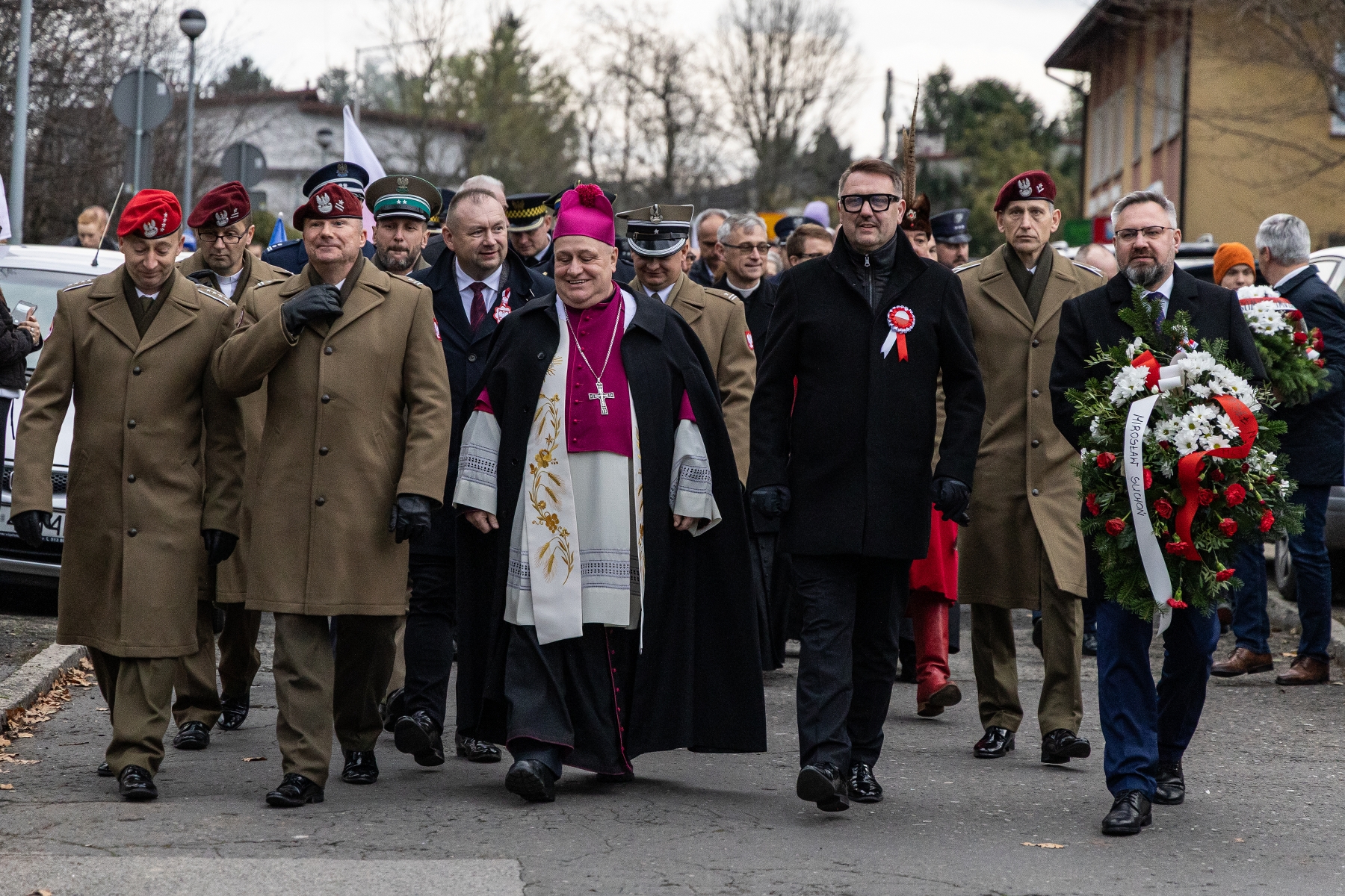 na zdjęciu osoby podczas świętowania