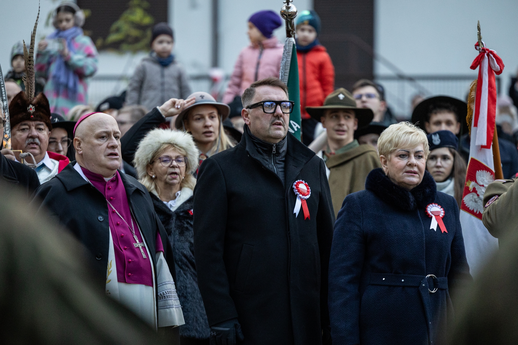 na zdjęciu osoby podczas świętowania