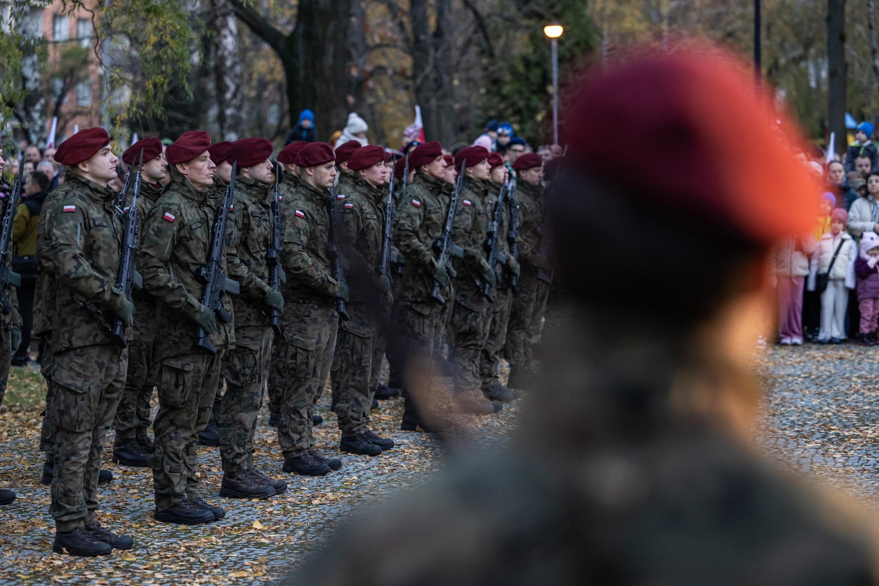na zdjęciu osoby podczas świętowania