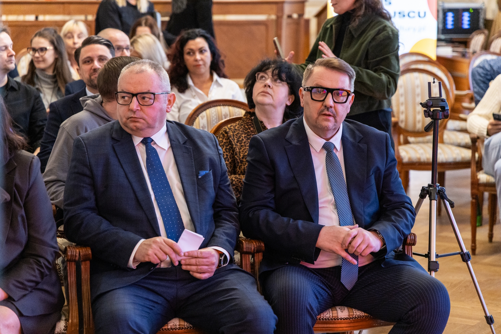 na zdjęciu osoby podczas konferencji