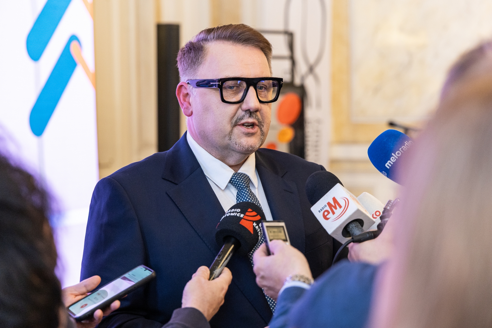 na zdjęciu osoby podczas konferencji