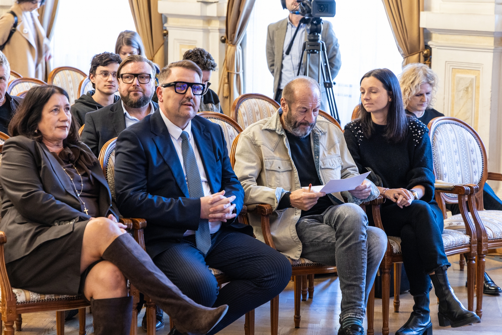 na zdjęciu osoby podczas konferencji