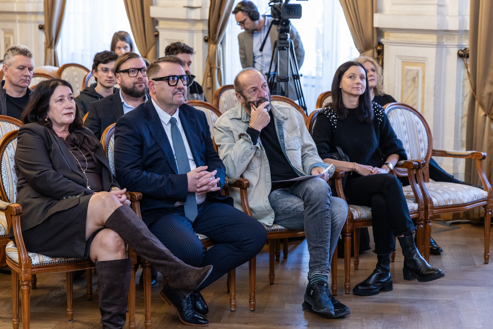 na zdjęciu osoby podczas konferencji