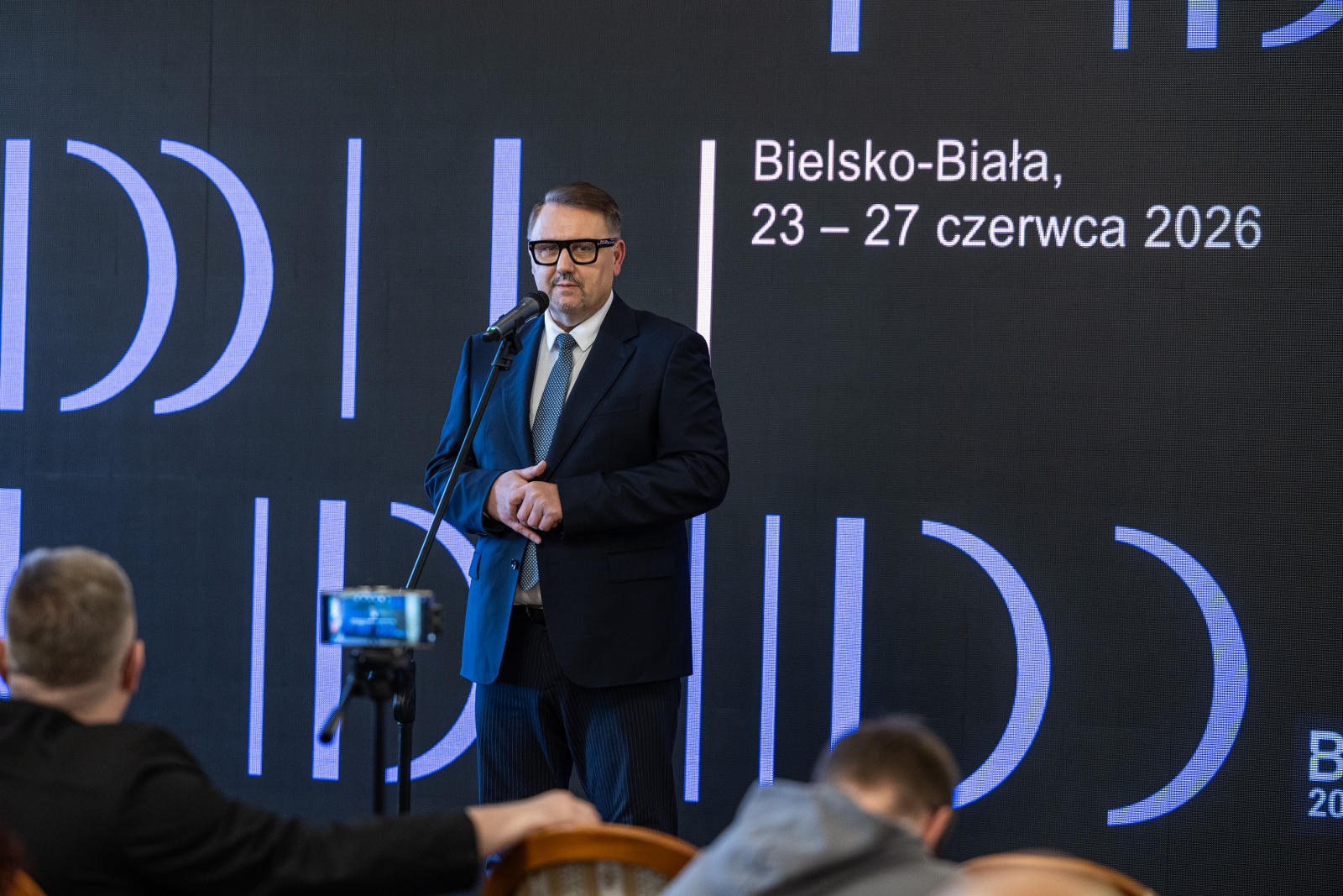 na zdjęciu osoby podczas konferencji