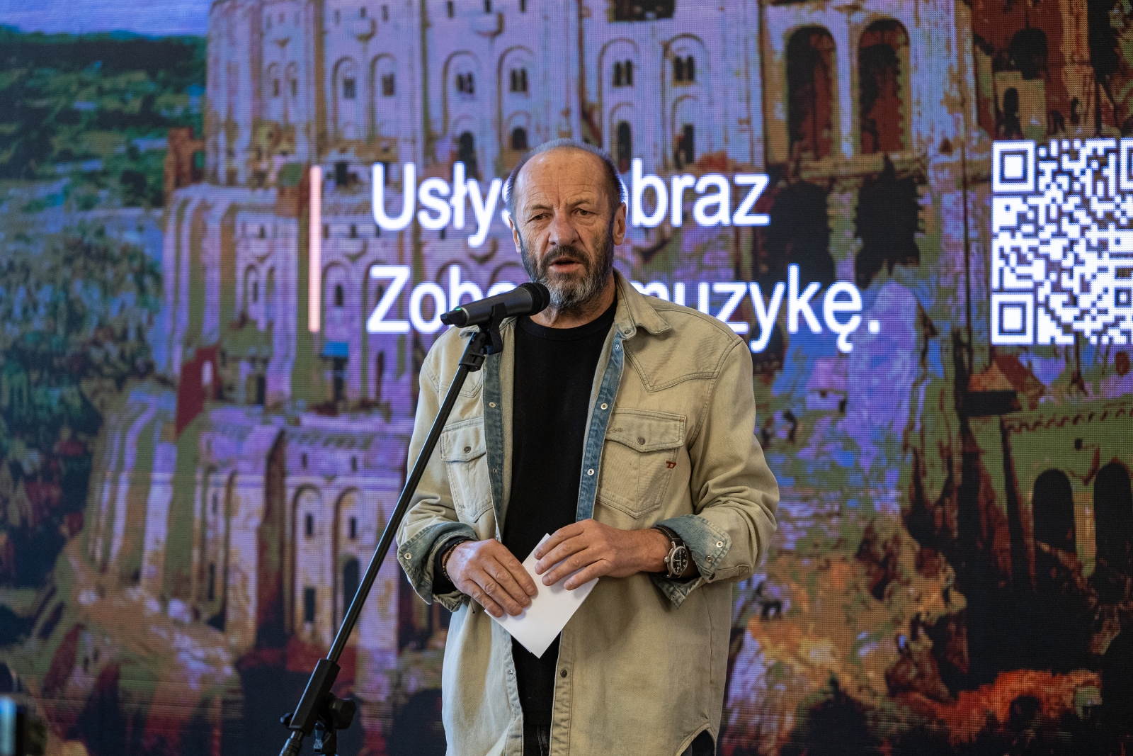 na zdjęciu osoby podczas konferencji