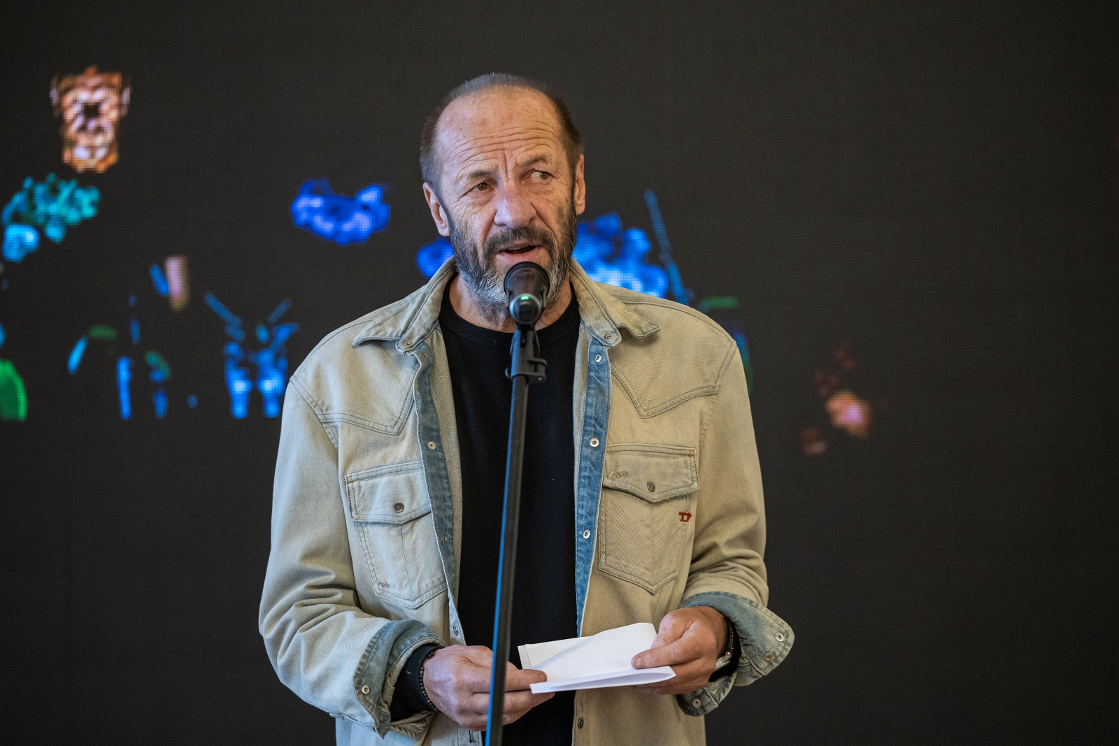 na zdjęciu osoby podczas konferencji