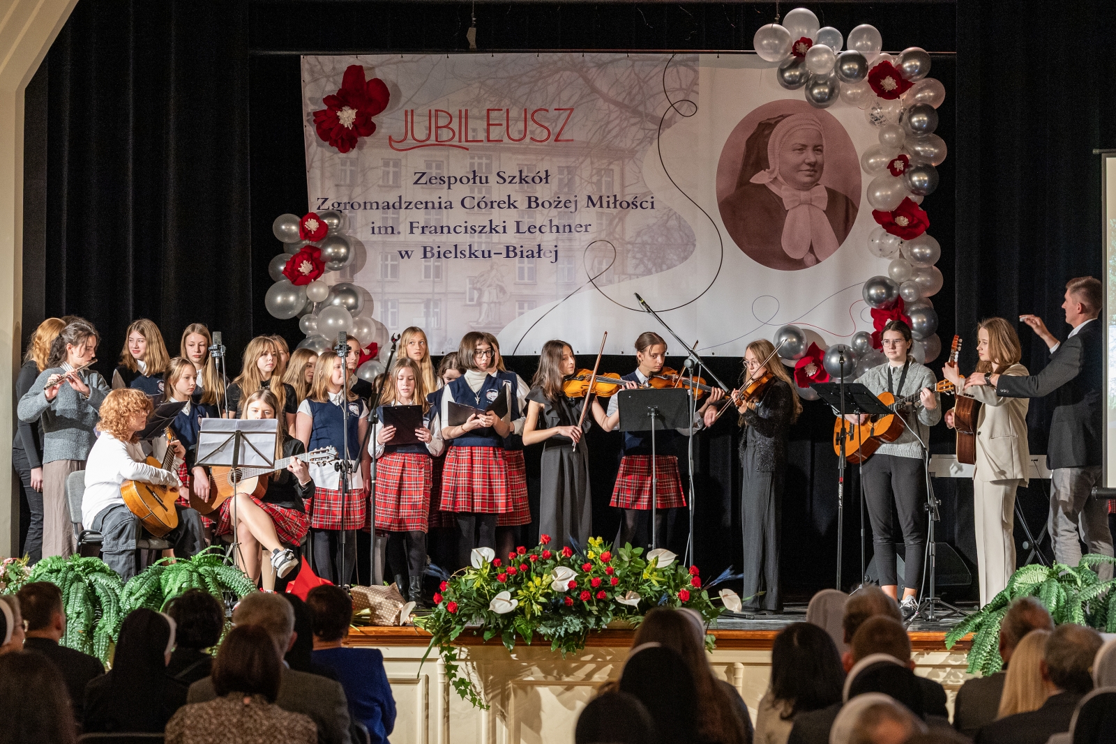 na zdjęciu osoby podczas jubileuszu