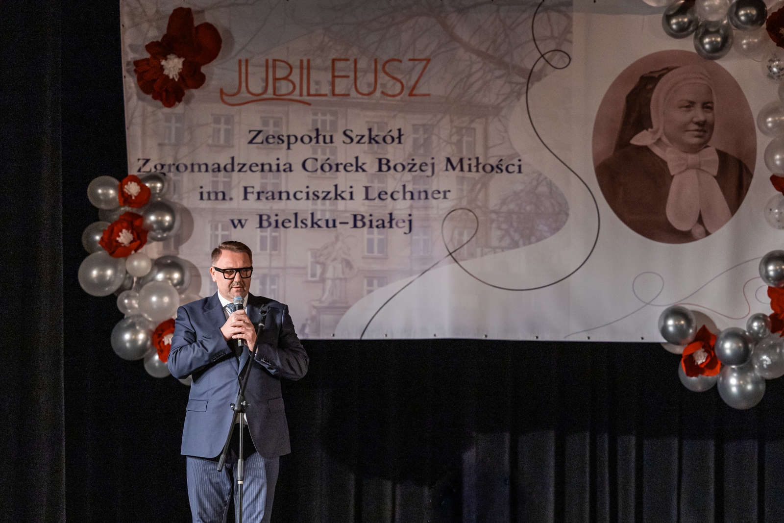 na zdjęciu osoby podczas jubileuszu