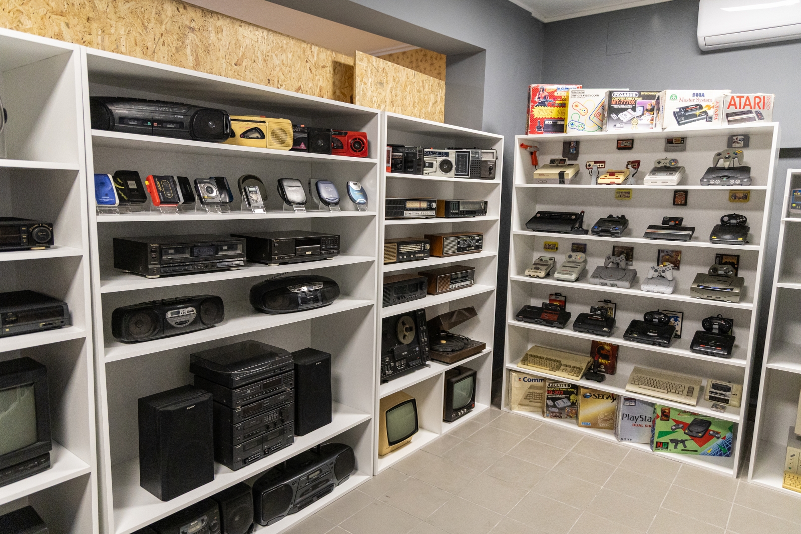 na zdjęciu eksponaty w muzeum