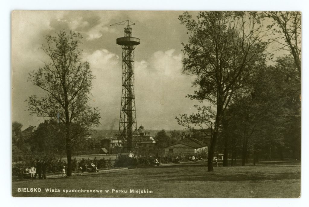 Na zdjęciu wieża spadochronowa 