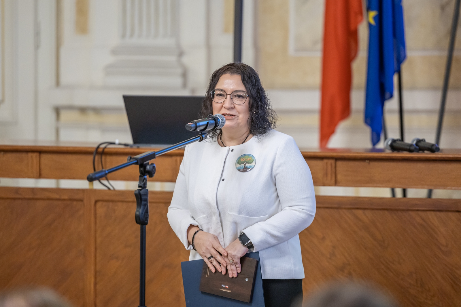 na zdjęciu osoby podczas uroczystości