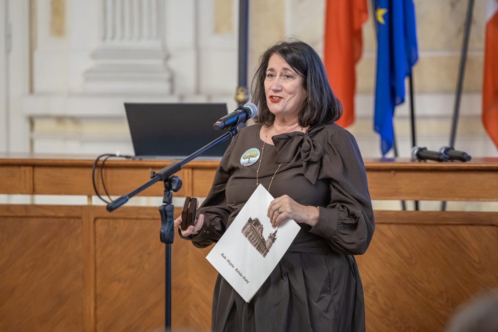 na zdjęciu osoby podczas uroczystości