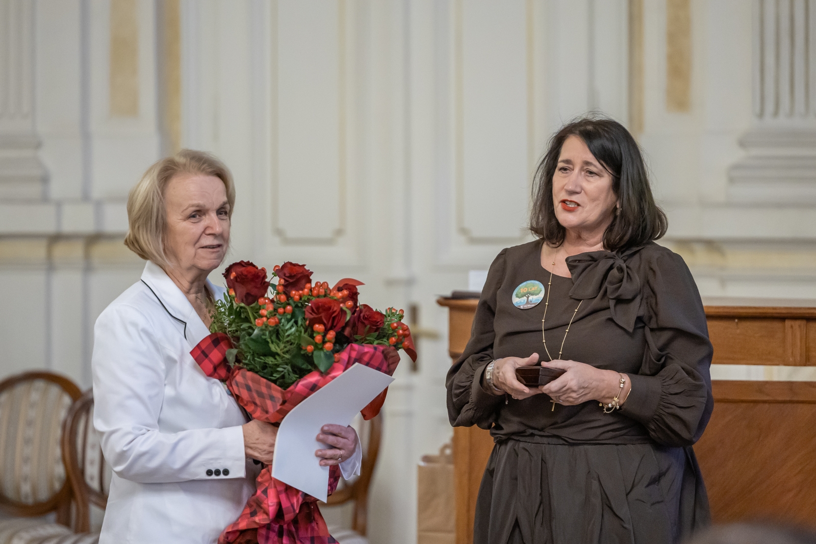 na zdjęciu osoby podczas uroczystości