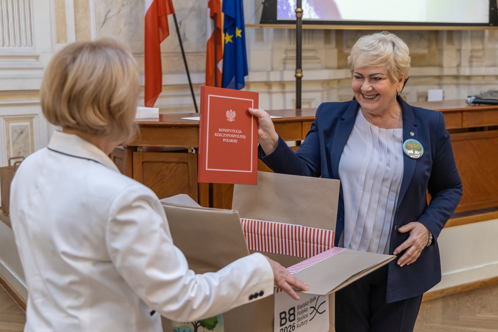 na zdjęciu osoby podczas uroczystości