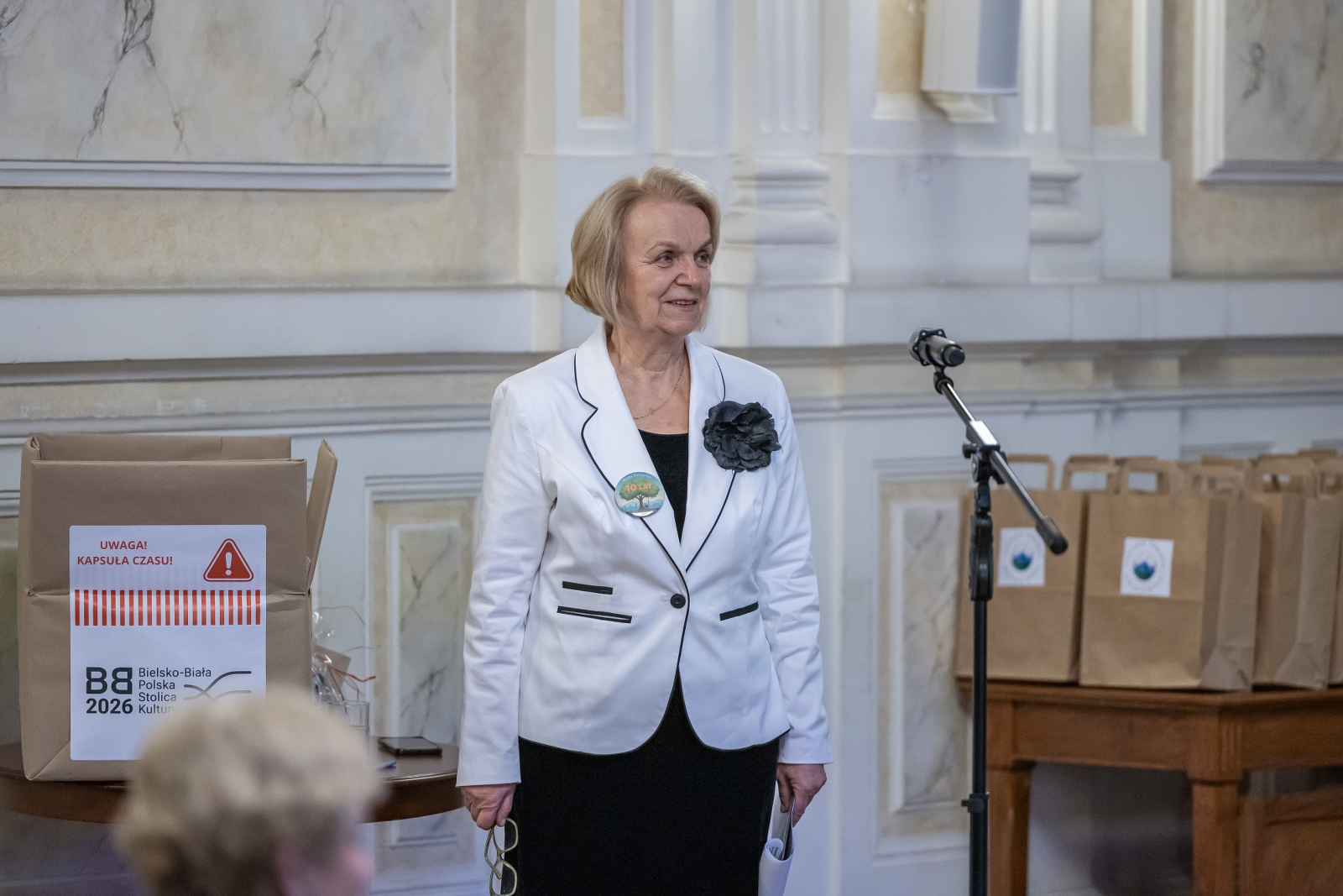 na zdjęciu osoby podczas uroczystości