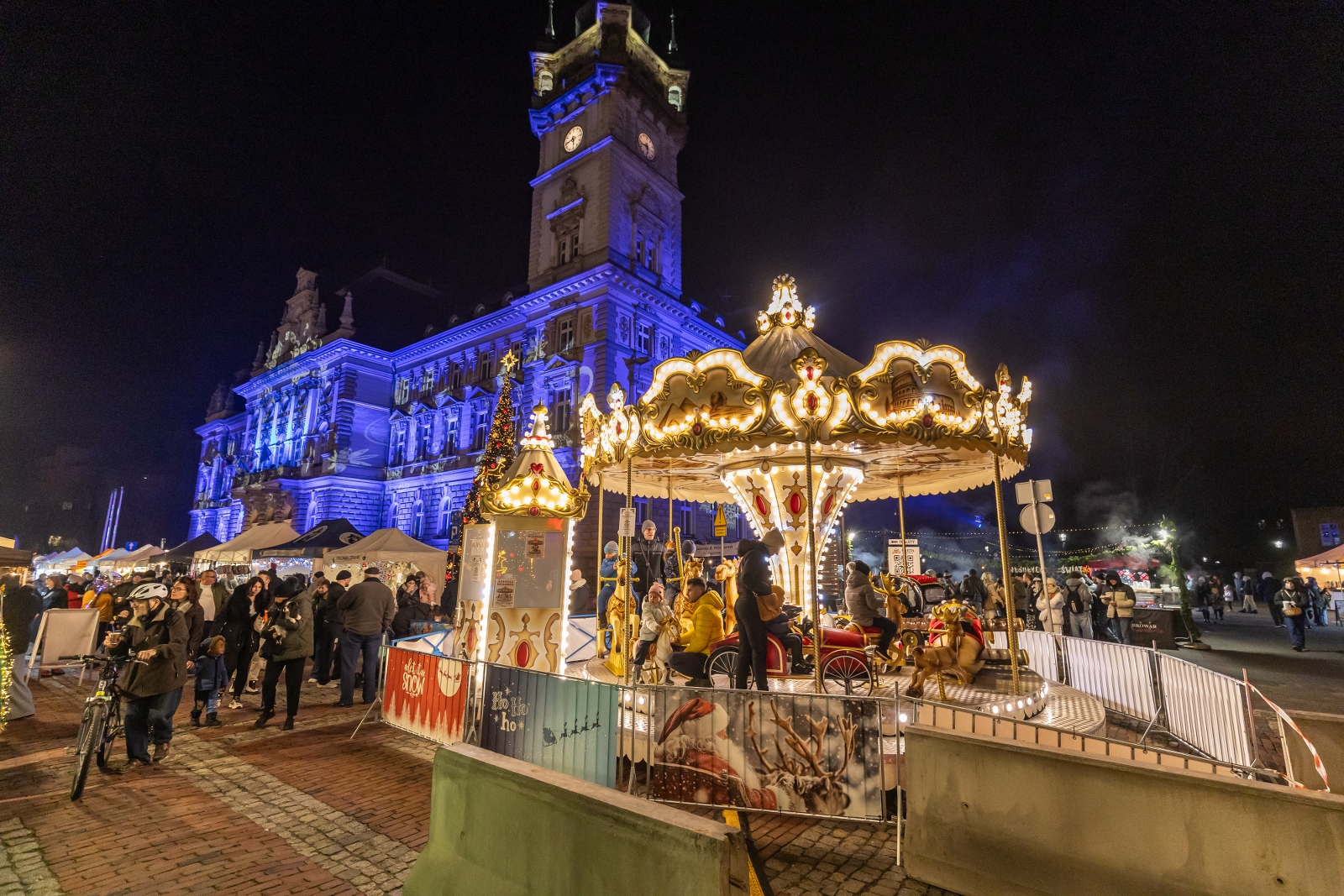 na zdjęciu osoby podczas Świąt na Starówce
