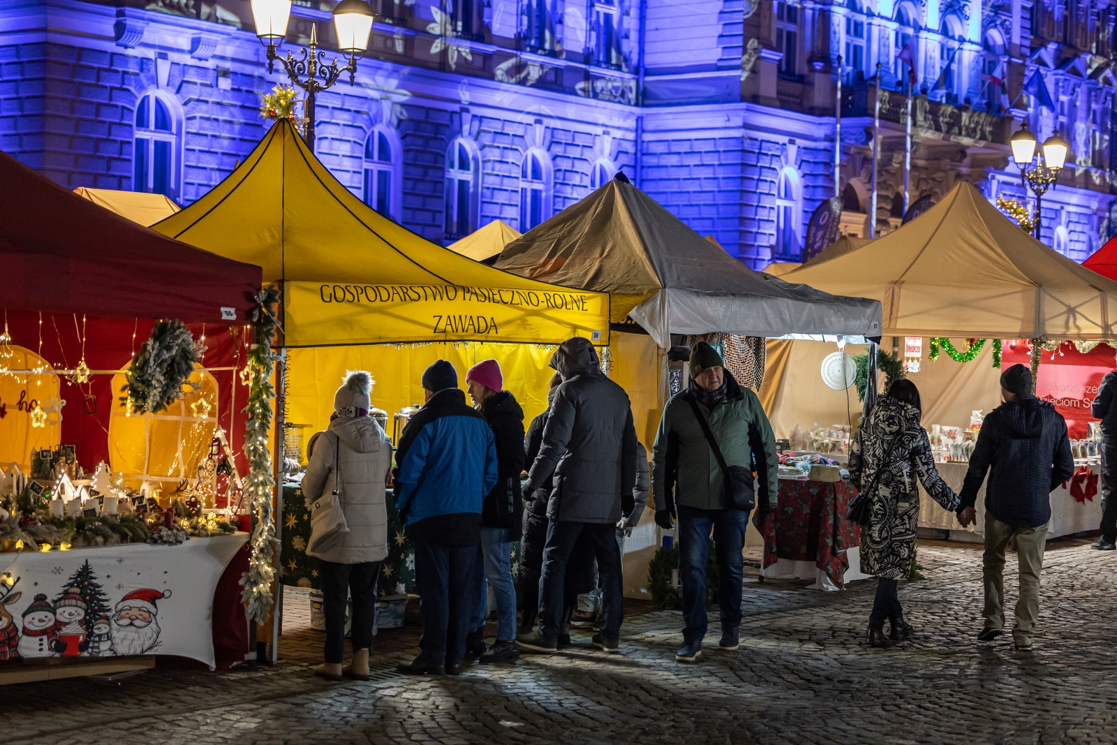 na zdjęciu osoby podczas Świąt na Starówce