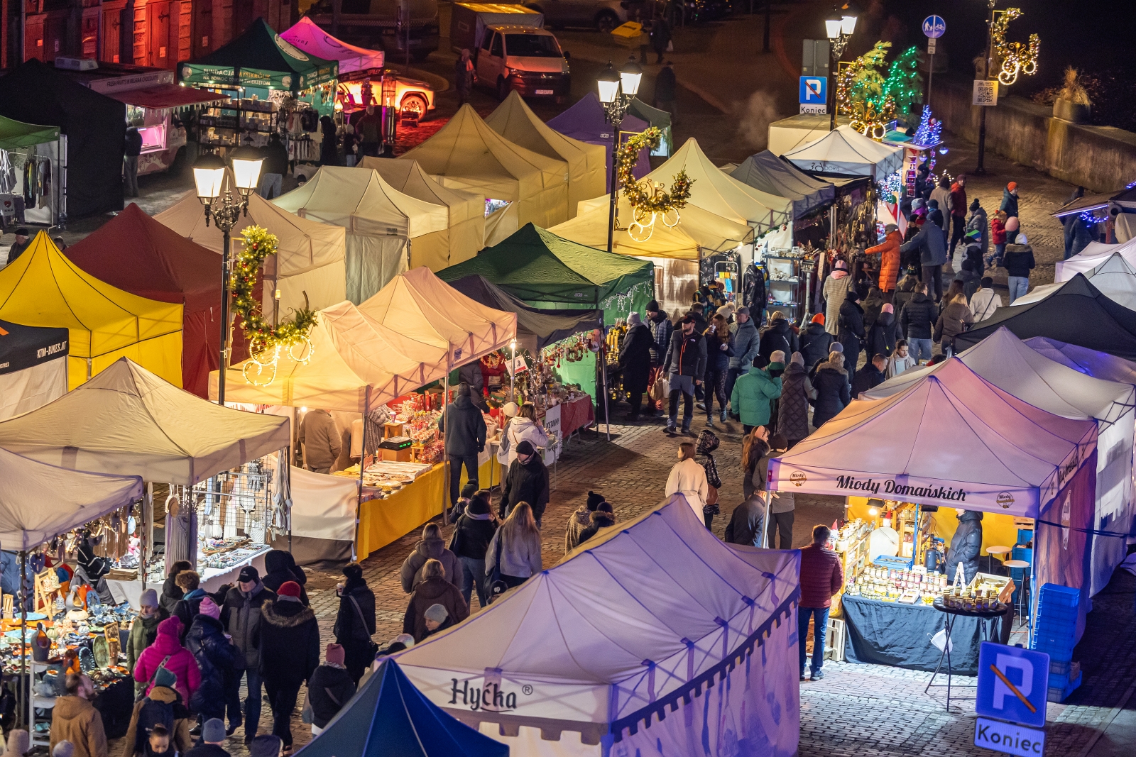 na zdjęciu osoby podczas Świąt na Starówce