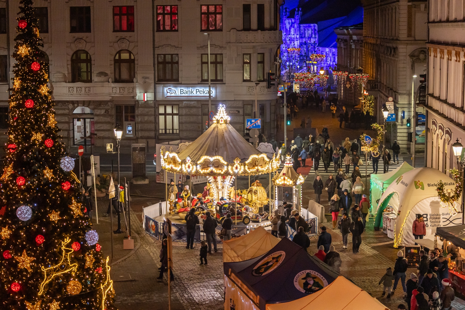 na zdjęciu osoby podczas Świąt na Starówce