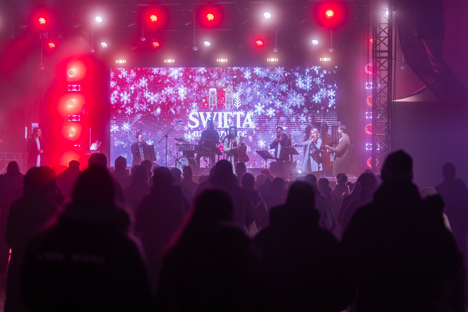 na zdjęciu osoby podczas Świąt na Starówce