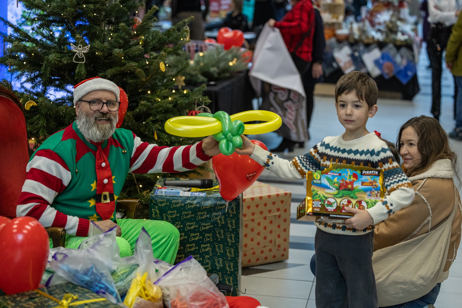 na zdjęciu osoby podczas pikniku