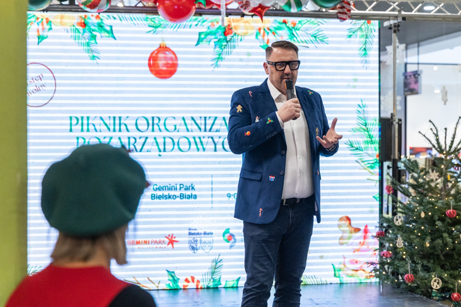 na zdjęciu osoby podczas pikniku