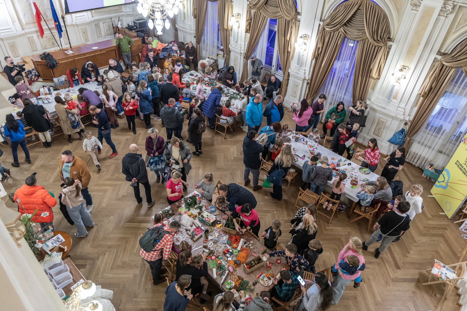 na zdjęciu osoby podczas Świąt na Starówce