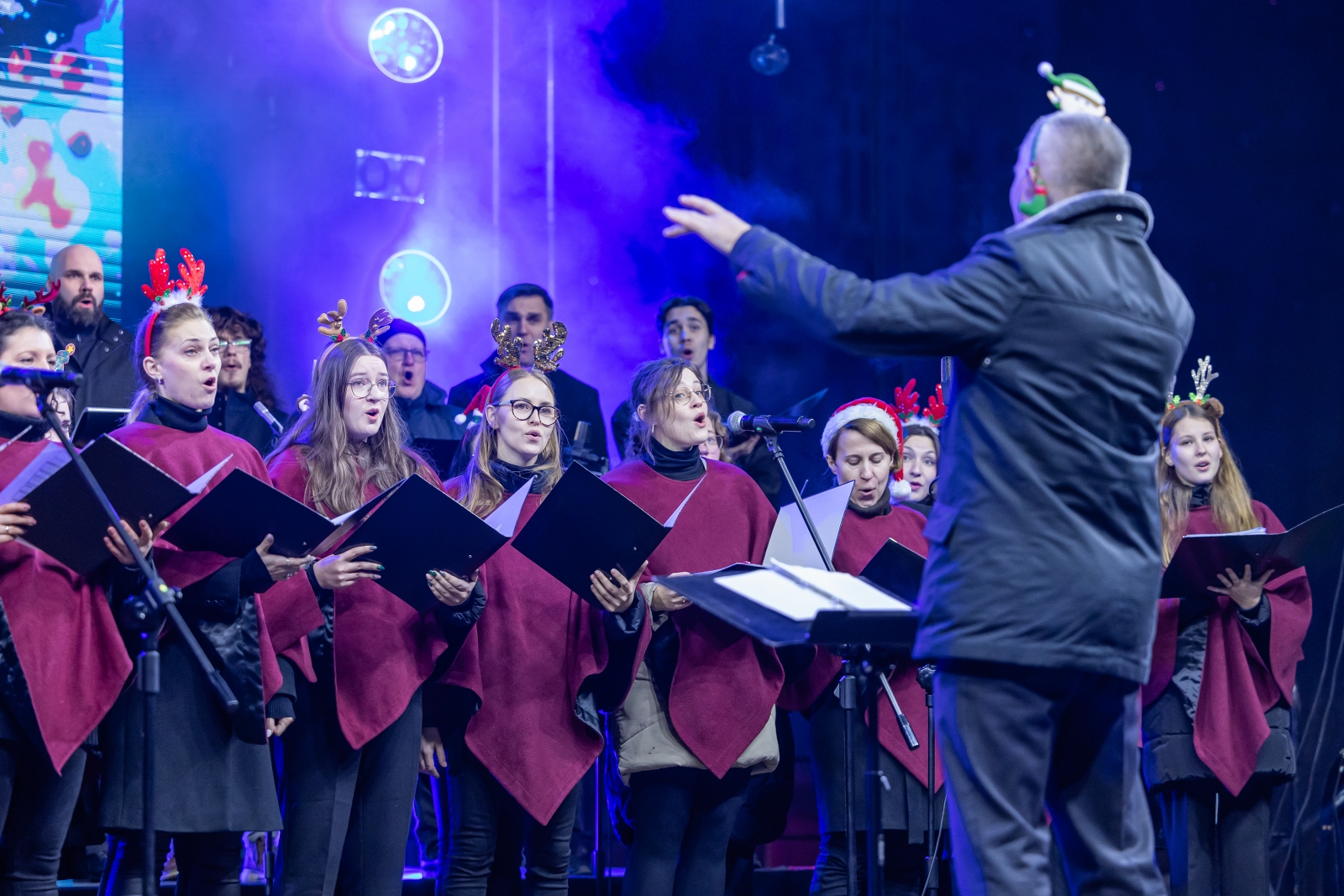 na zdjęciu osoby podczas Świąt na Starówce