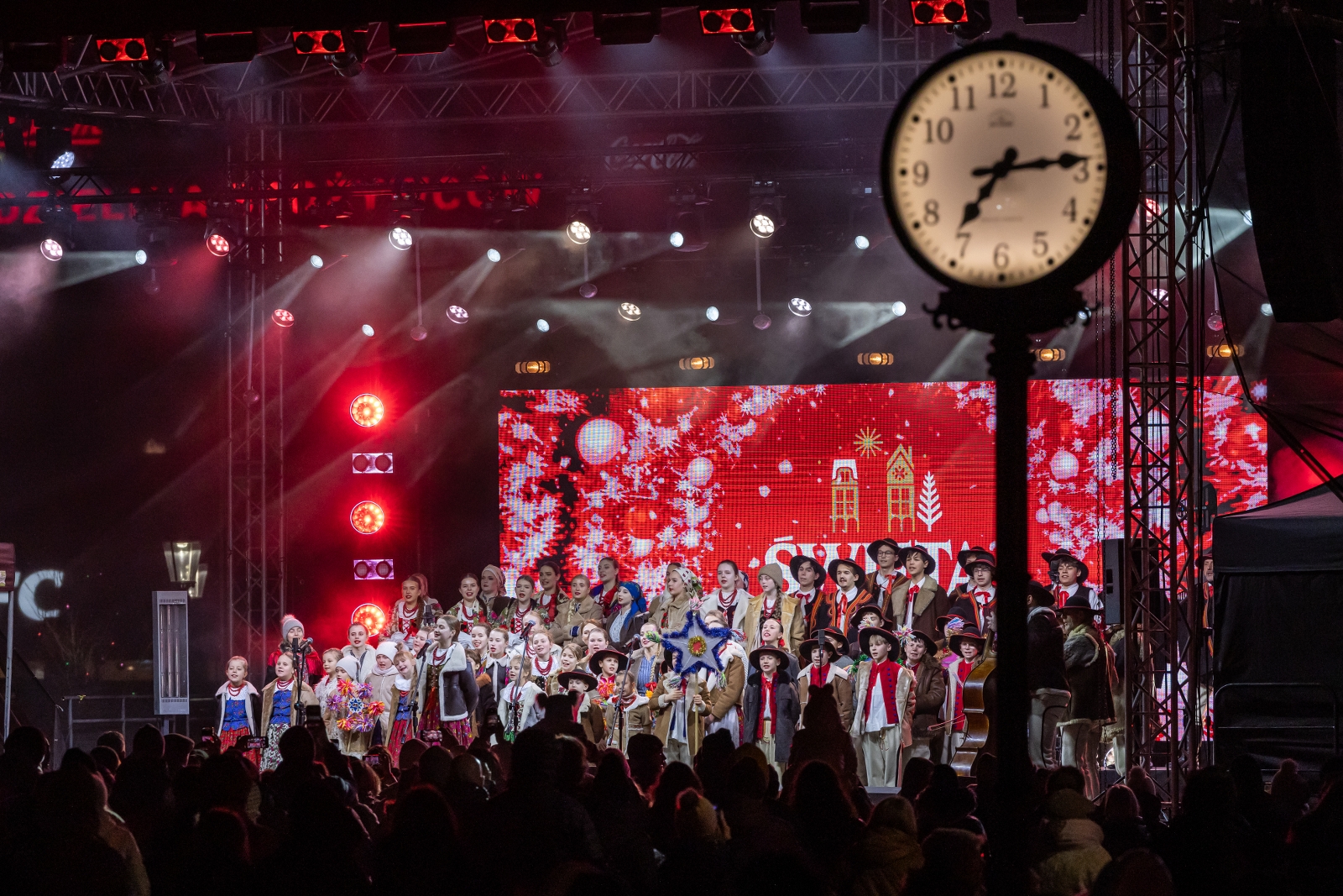 na zdjęciu osoby podczas Świąt na Starówce