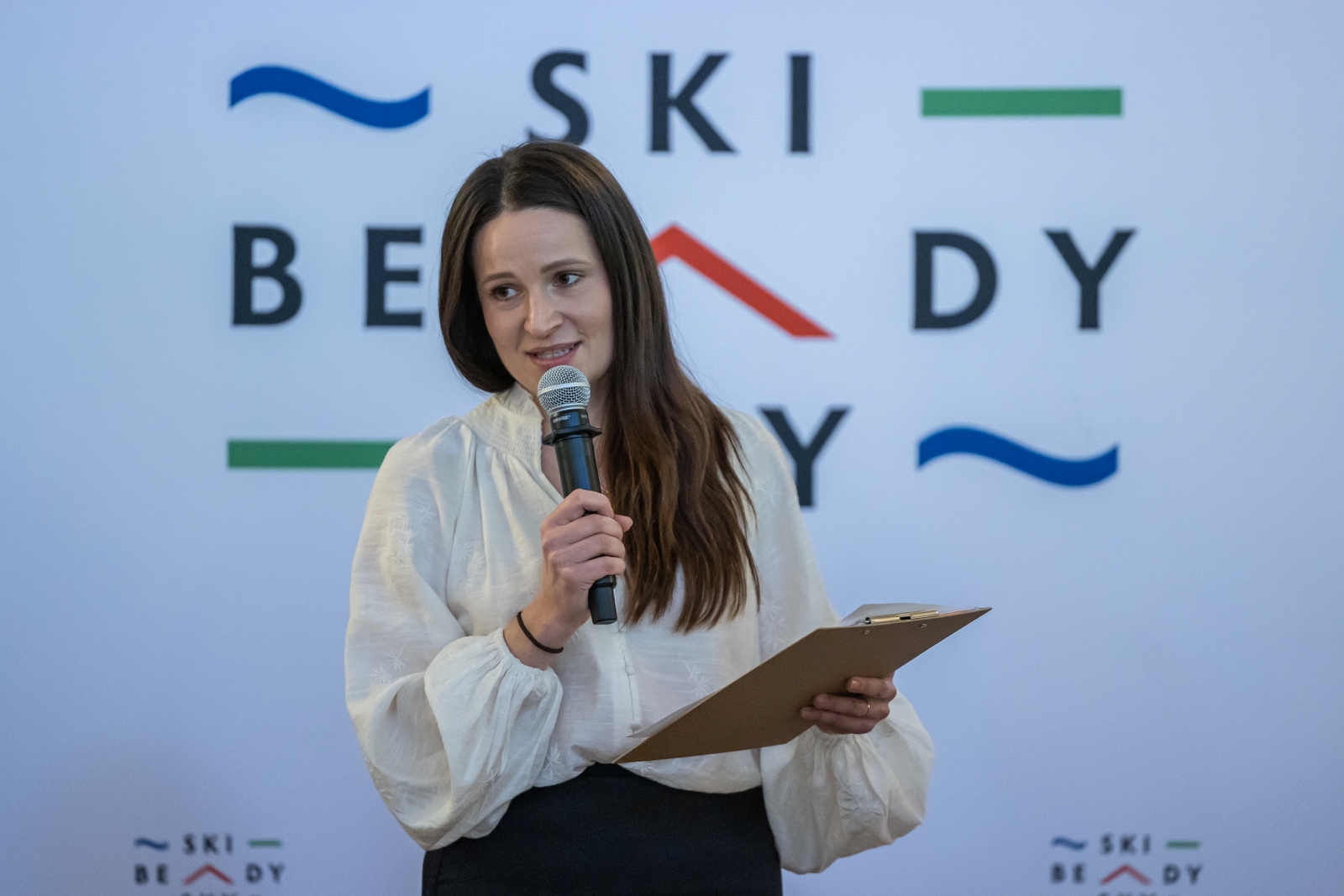 na zdjęciu osoby podczas spotkania