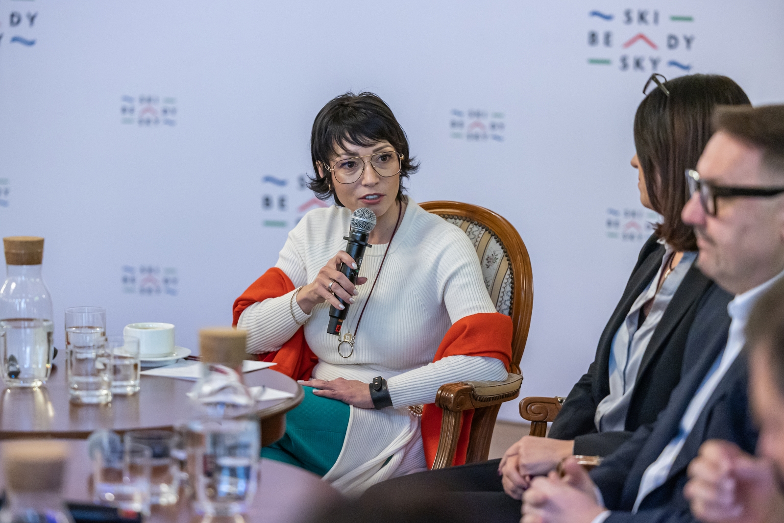 na zdjęciu osoby podczas spotkania