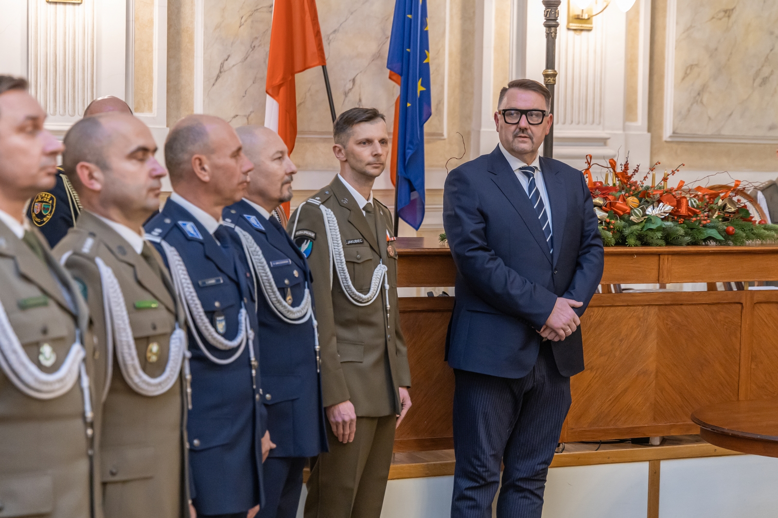 na zdjęciu osoby podczas uroczystości