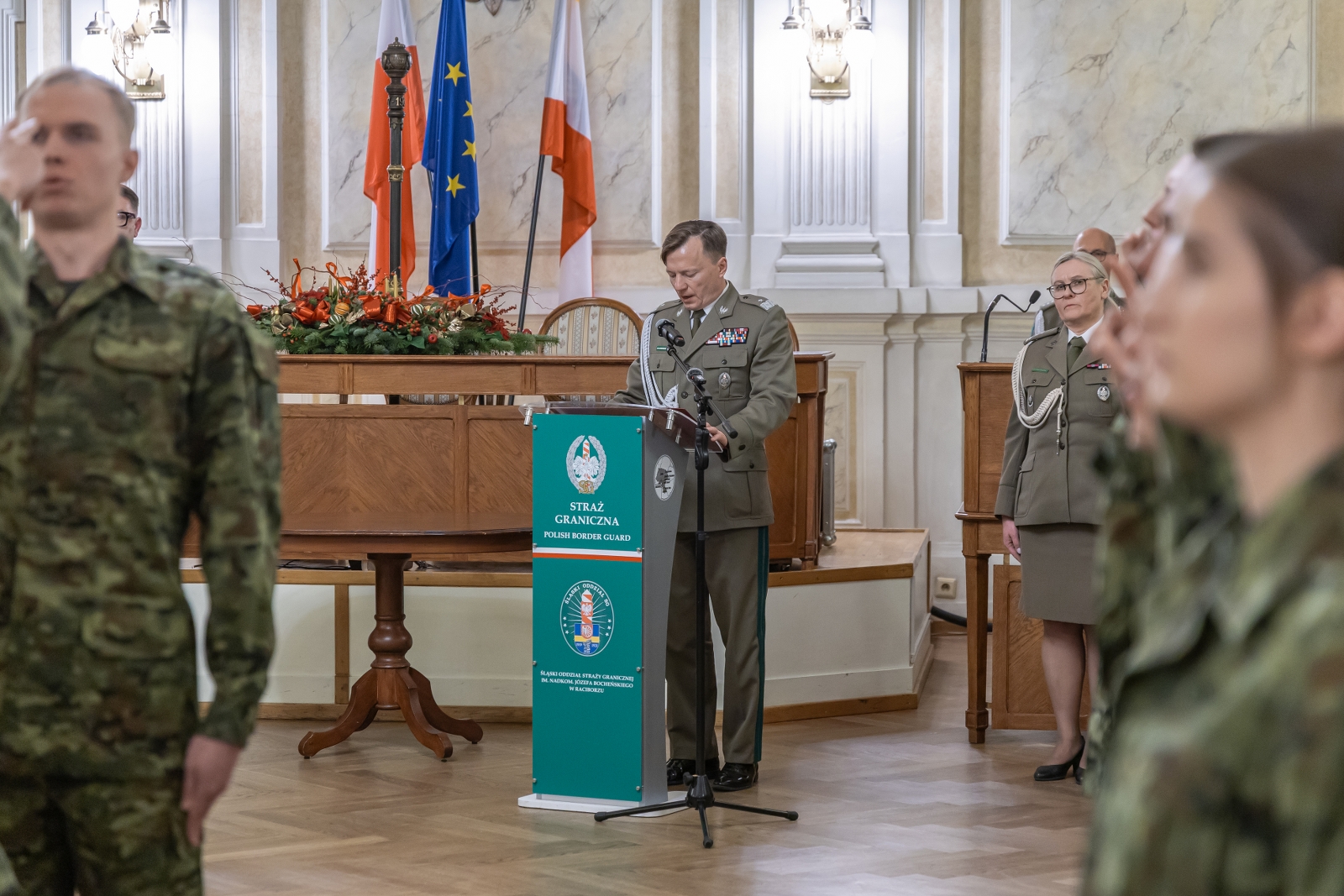 na zdjęciu osoby podczas uroczystości