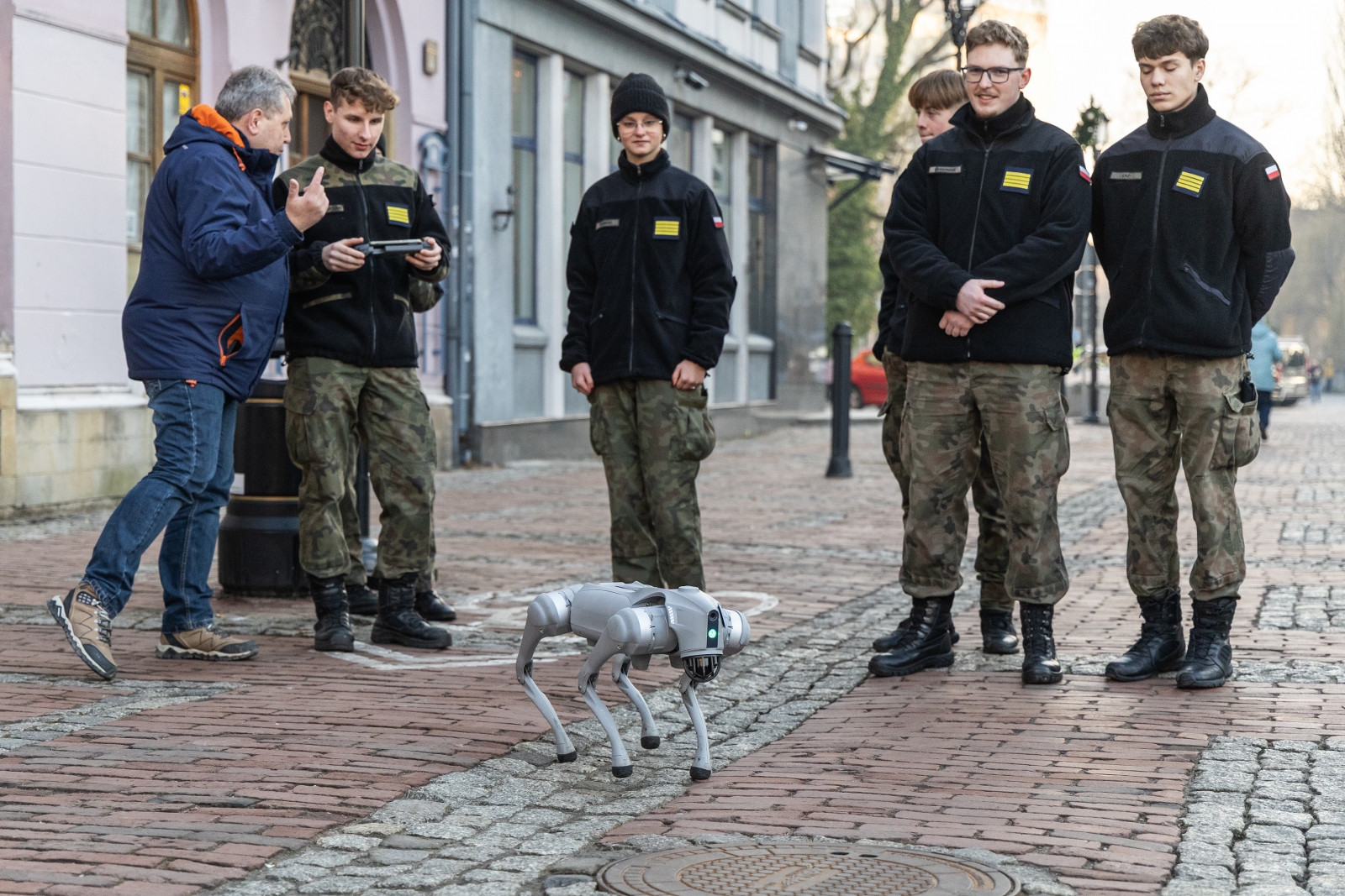 na zdjęciu osoby podczas akcji