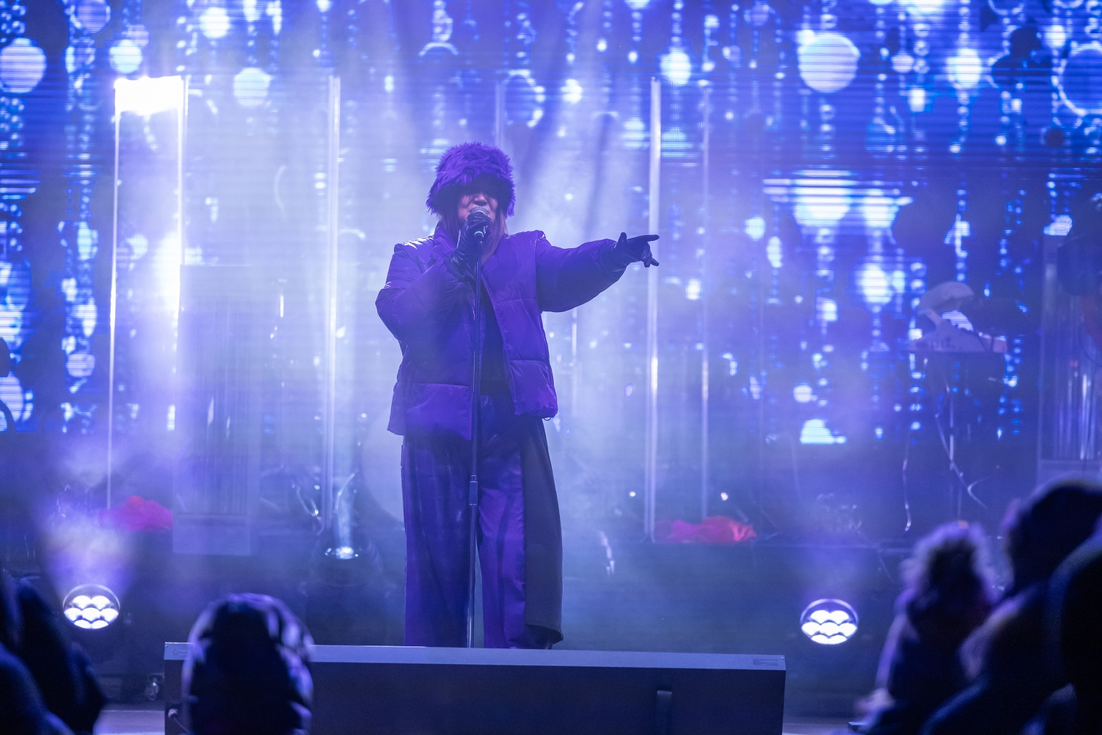 na zdjęciu osoby podczas Sylwestra